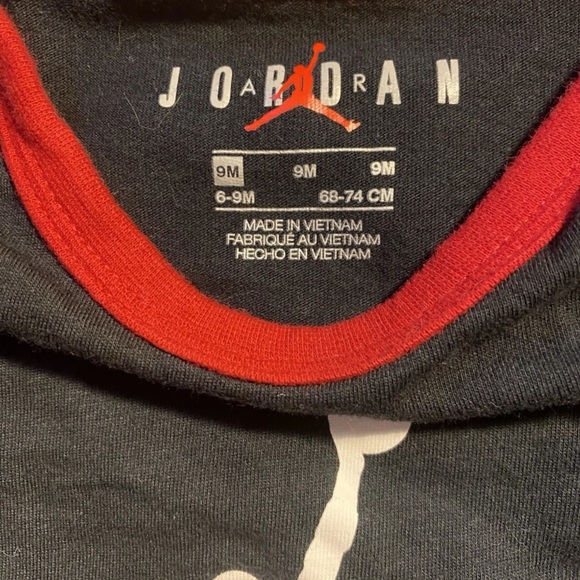 Nike Air Jordan Baby Outfit One Piece Short Sleeve 9 Month & Beanie 6-12 Month - Picture 2 of 7